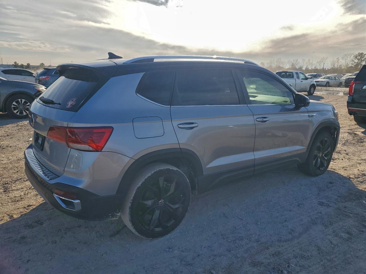 2023 Volkswagen Taos Se - Фото 3