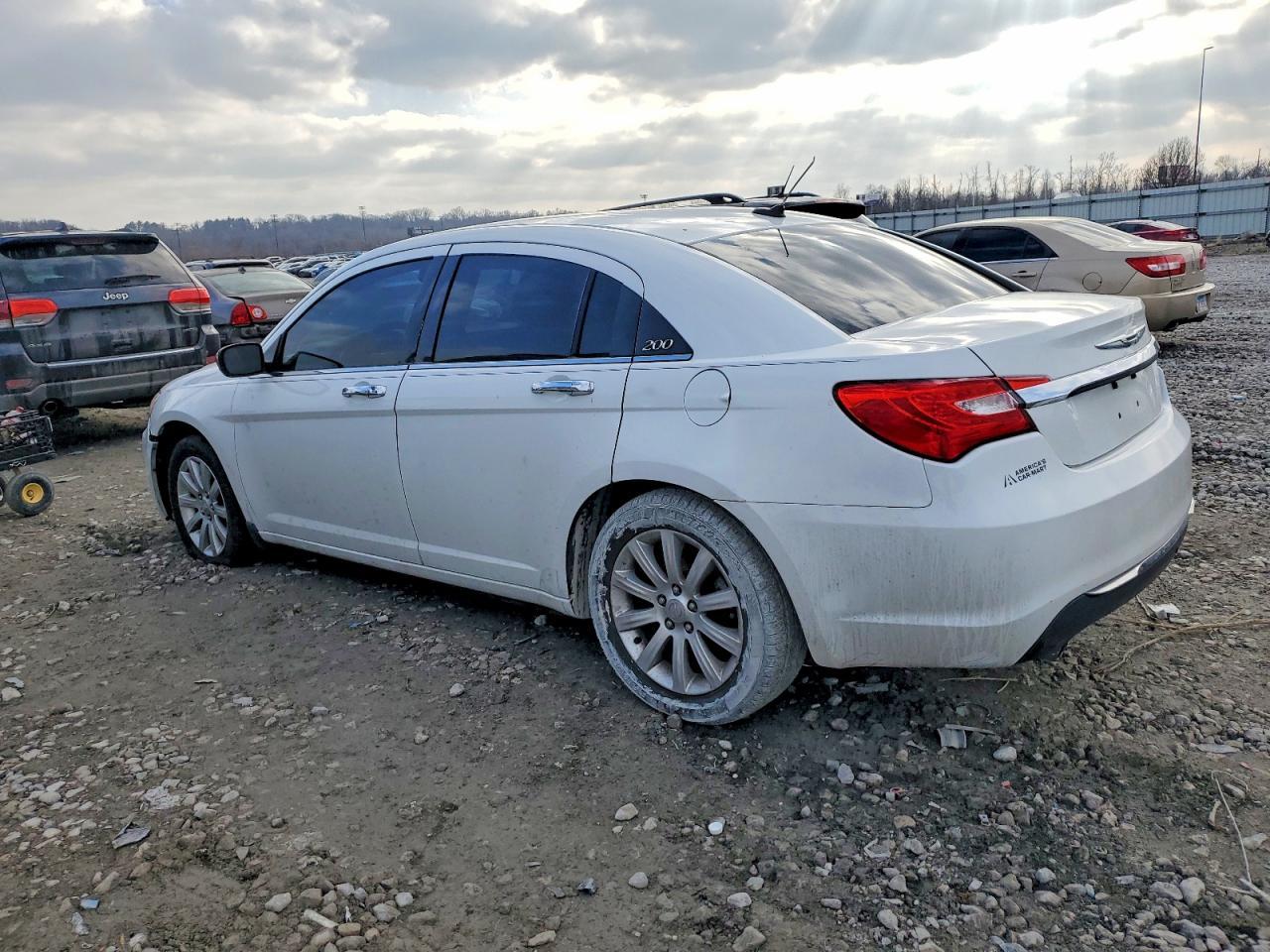 2014 Chrysler 200 Limited - Фото 2