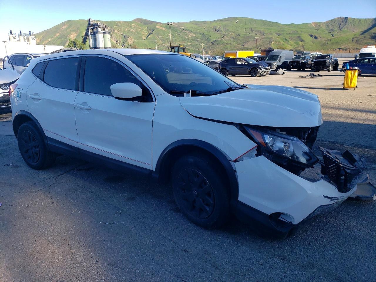 2019 Nissan Rogue Sport S - Фото 4