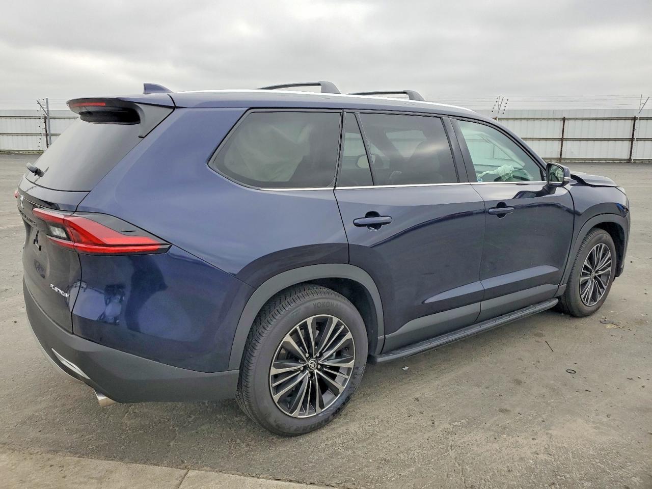 2025 Toyota Grand Highlander Limited - Image 3