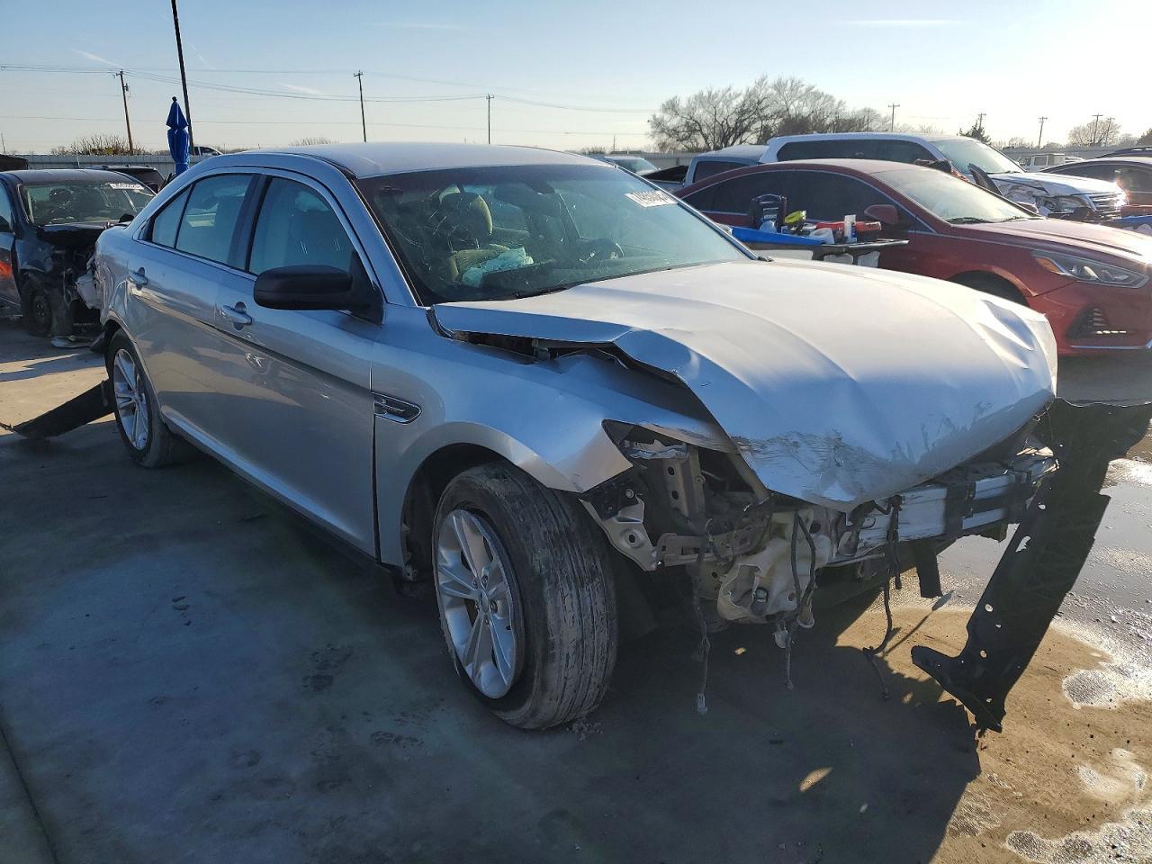2017 Ford Taurus Se - Фото 4