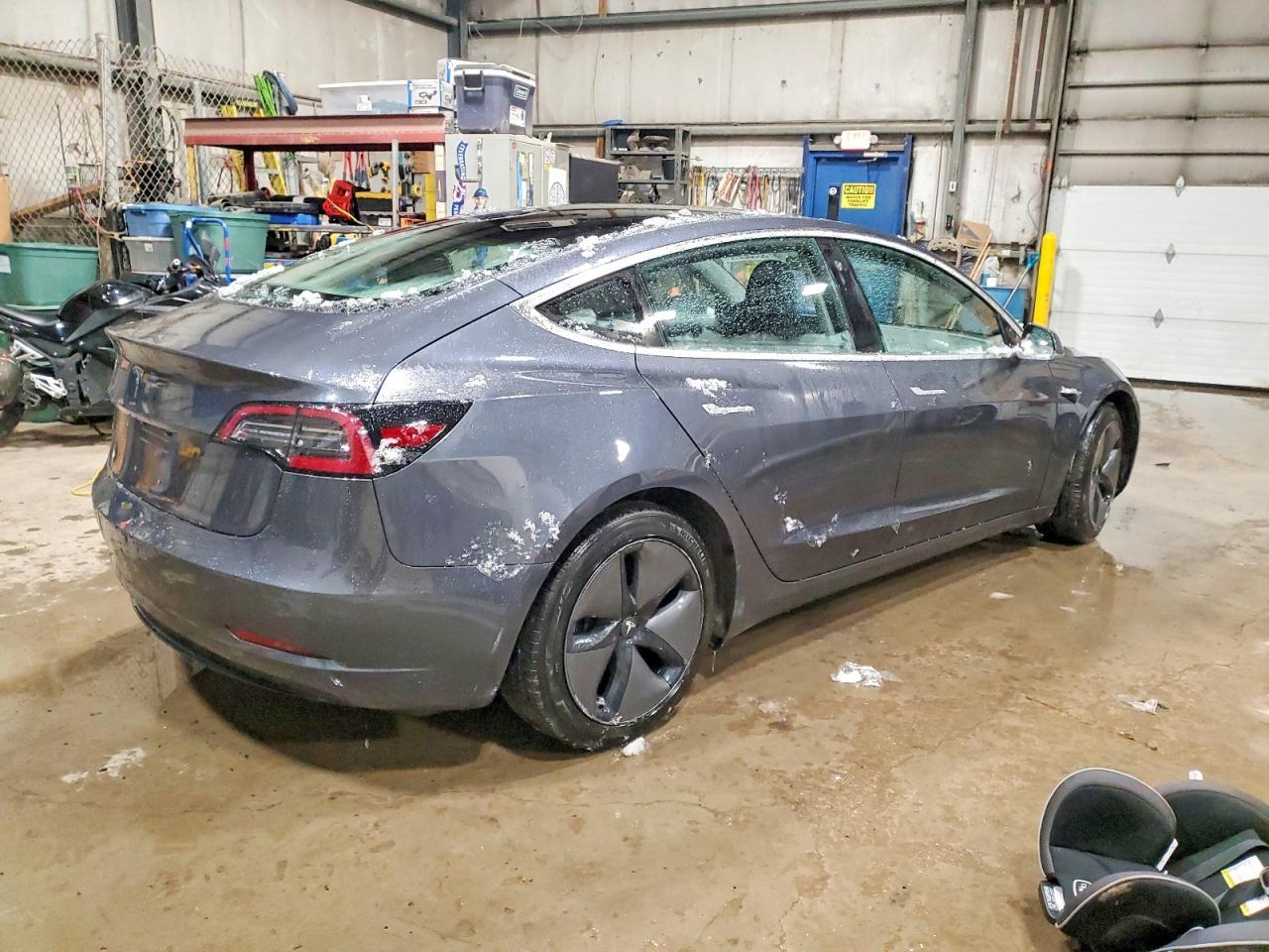 2018 Tesla Model 3 - Фото 3