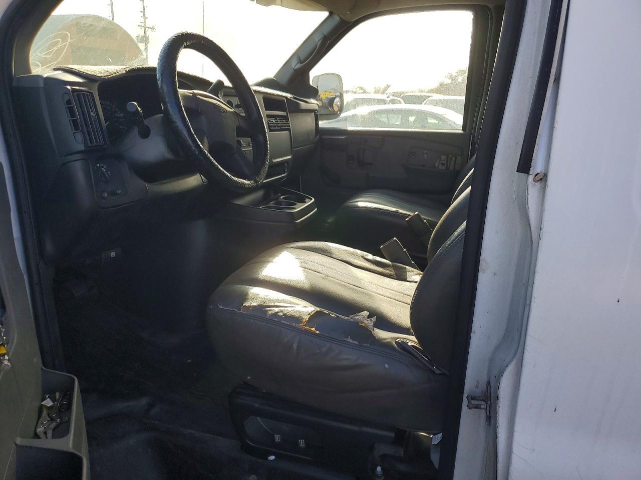 2007 Chev Express G2500 - Image 7