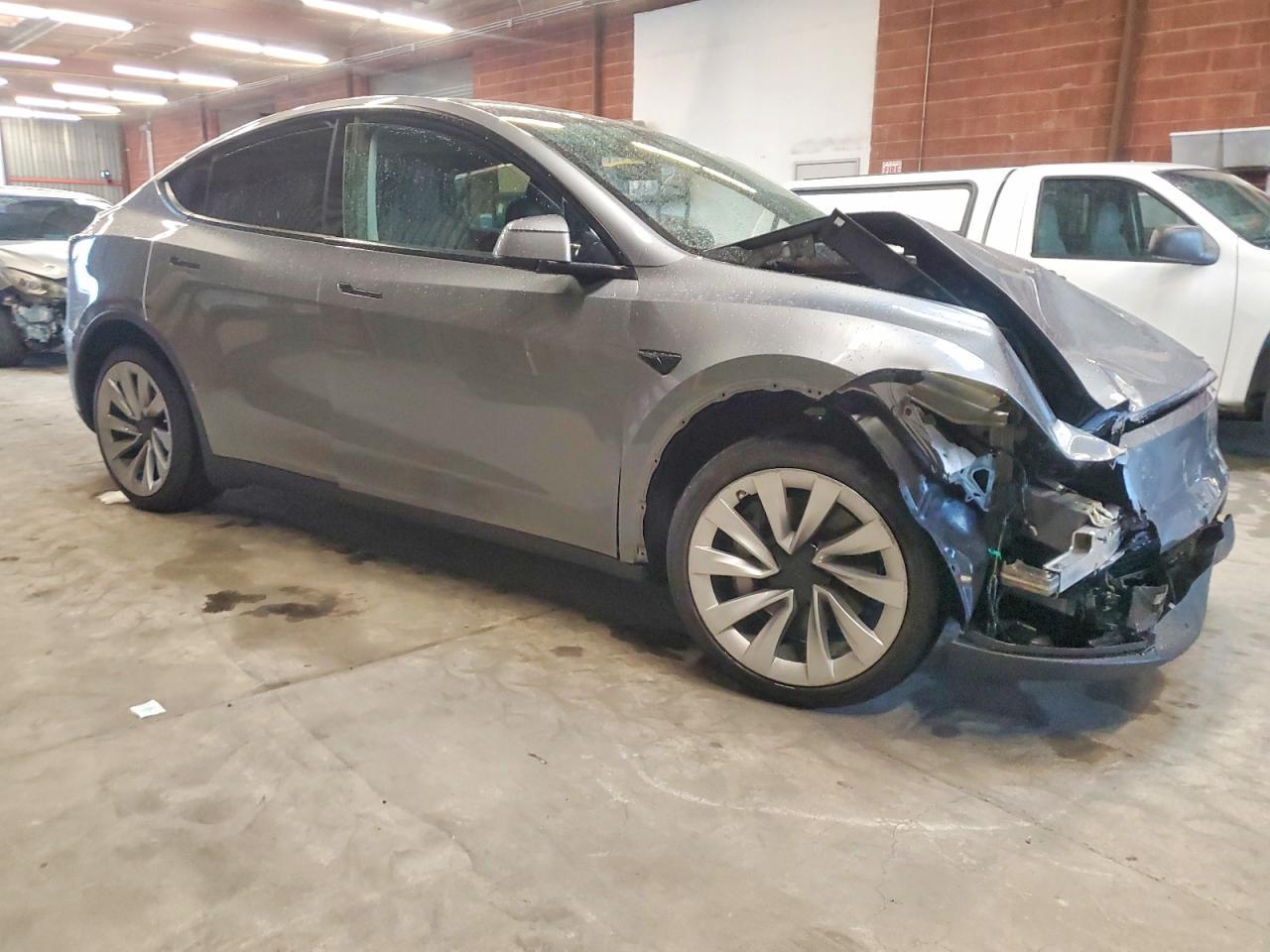 2026 Tesla Model Y - Фото 4