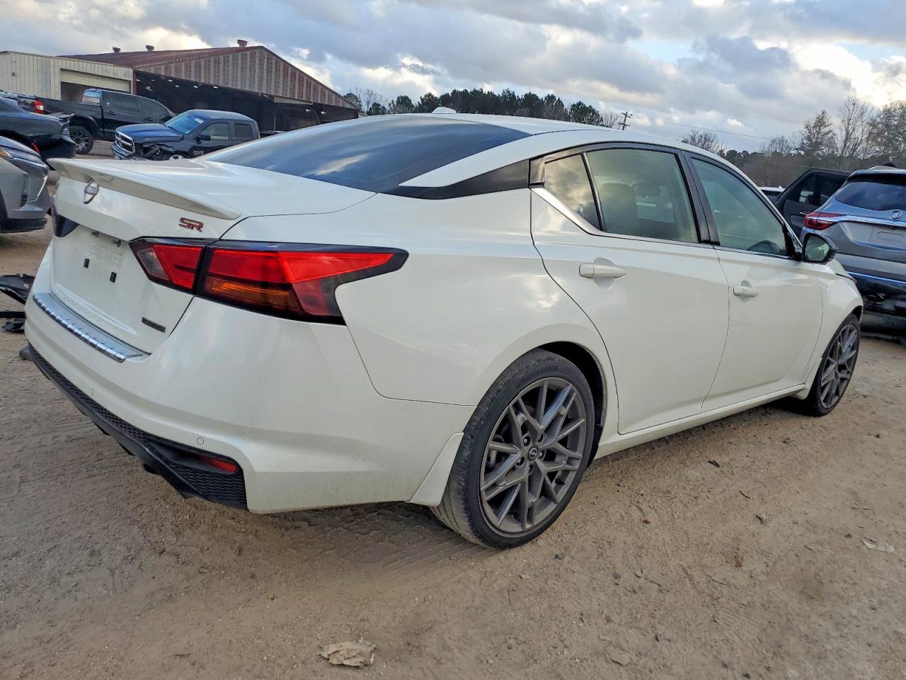 2023 Nissan Altima Sr - Фото 3