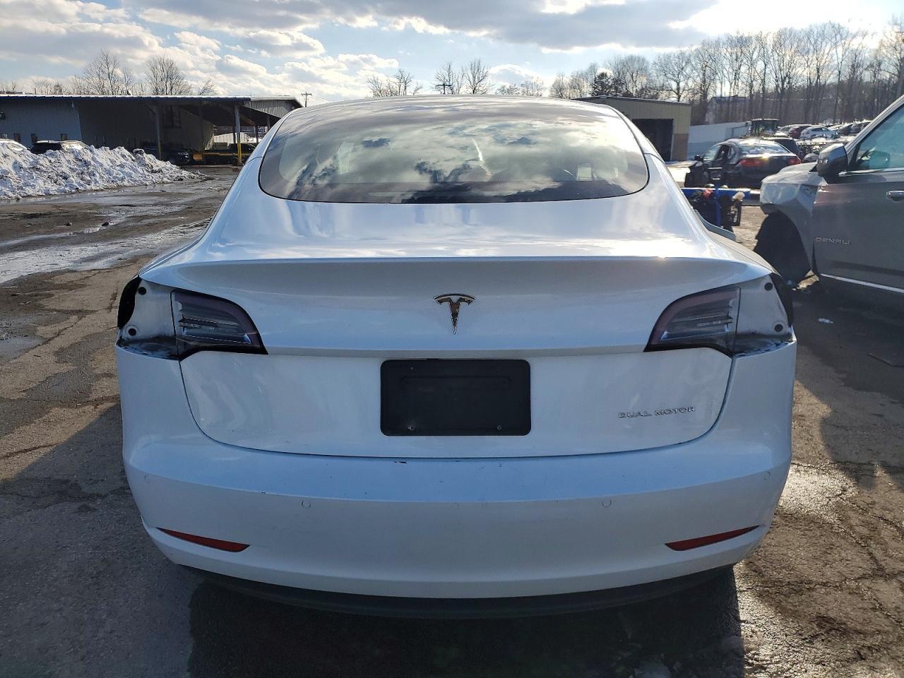 2022 Tesla Model 3 - Фото 6