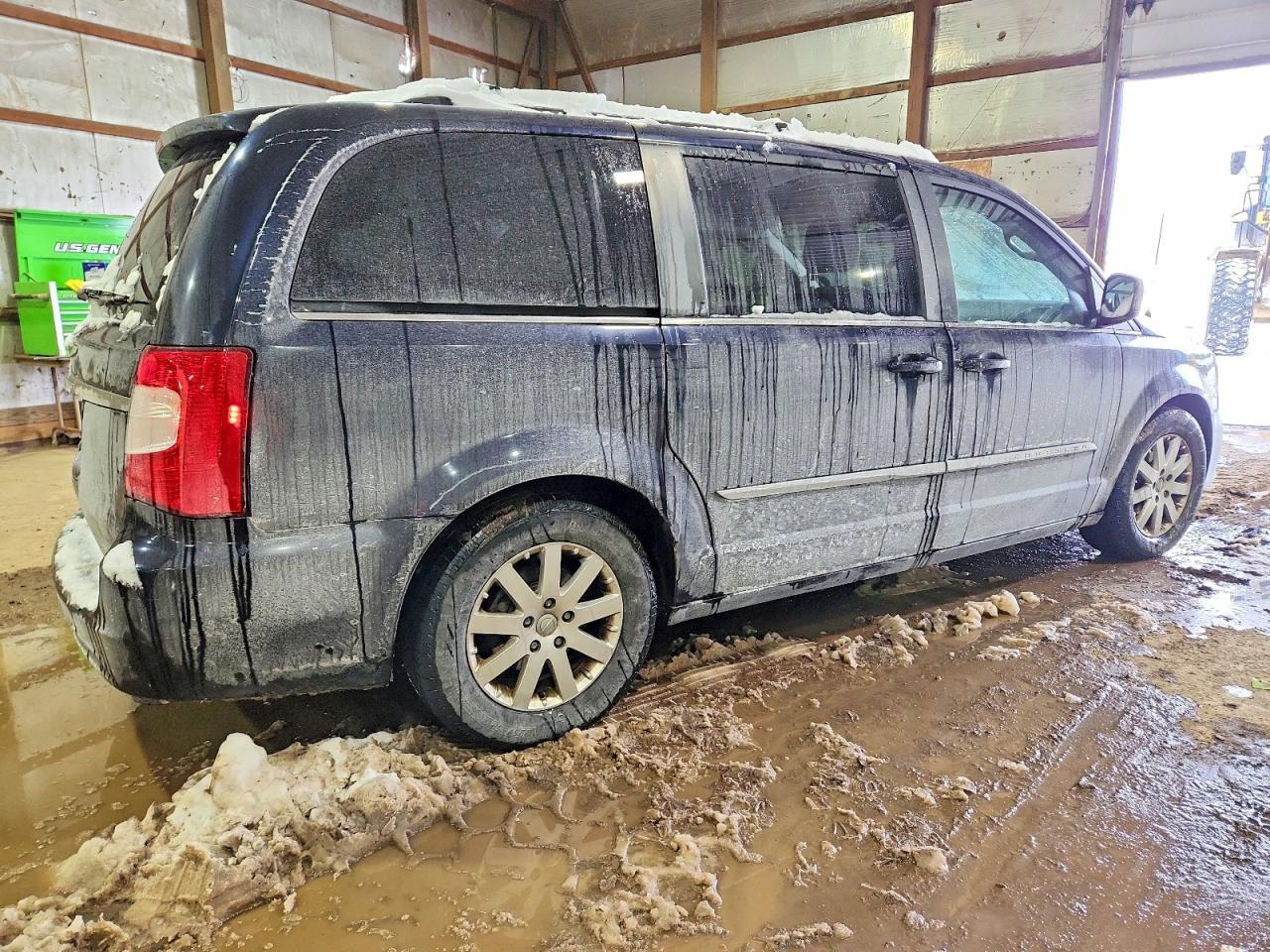 2011 Chrysler Town & Country Touring L - Image 3