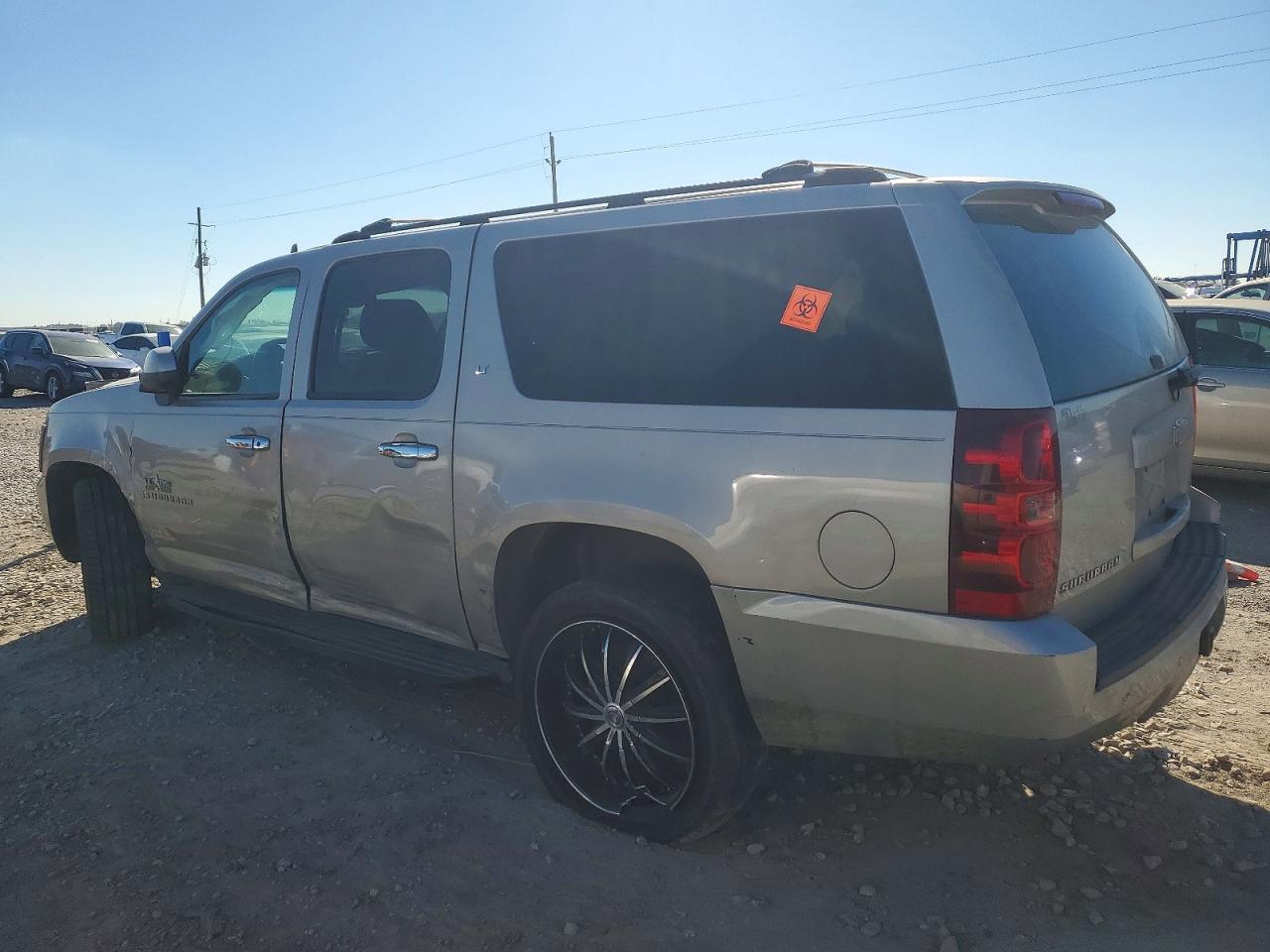 2007 Chevrolet Suburban C1500 - Image 2