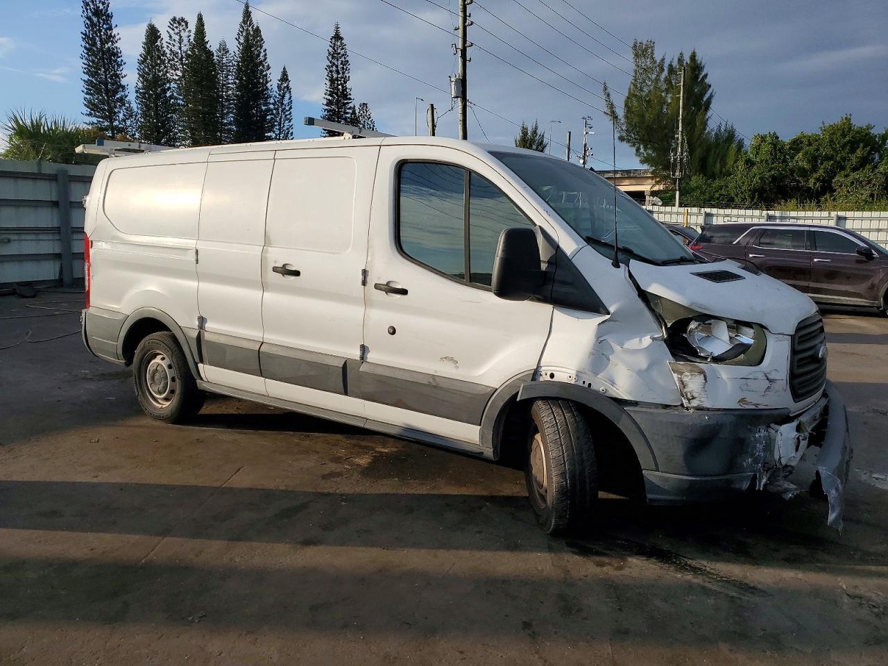 2016 Ford Transit T-150 - Image 4