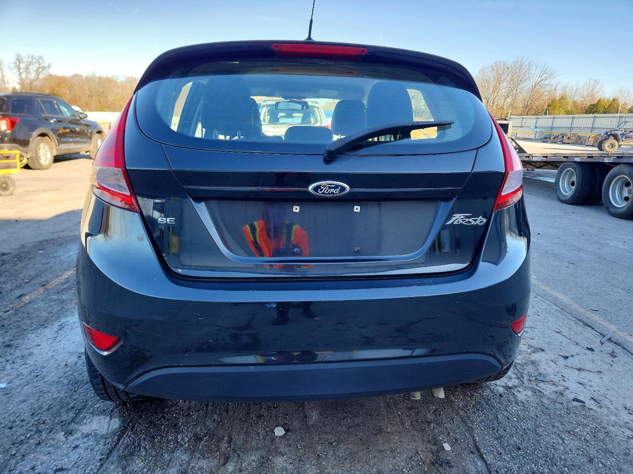 2013 Ford Fiesta Se - Фото 6