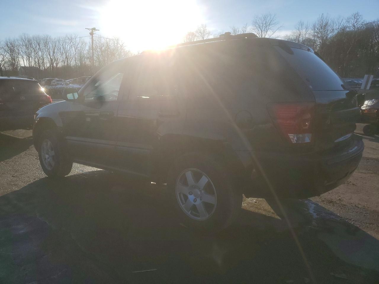 2008 Jeep Grand Cherokee Laredo - Image 2