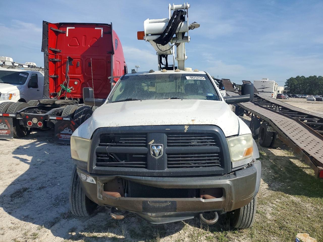 2012 Dodge Ram Bucket Truck - Фото 5