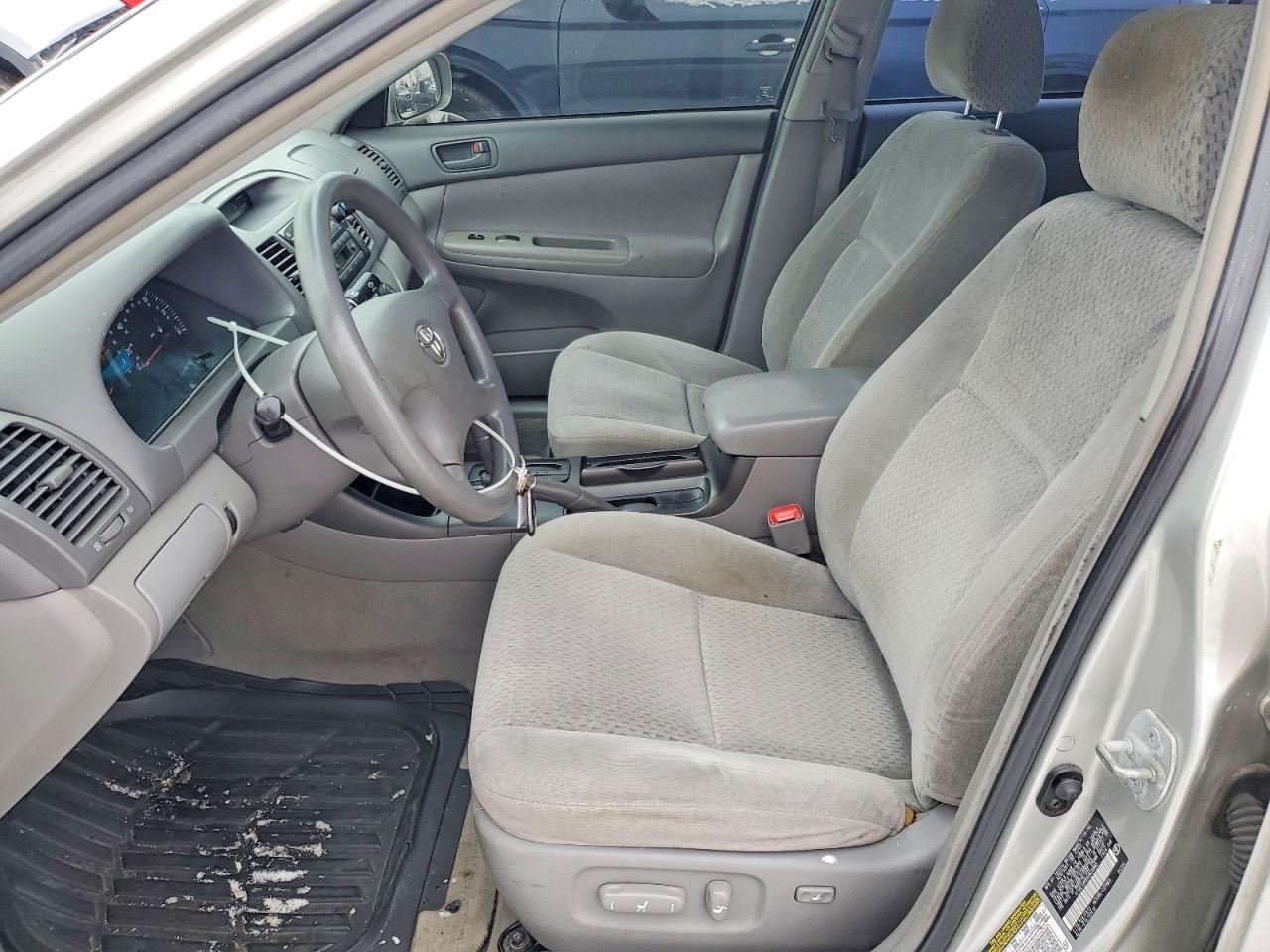 2004 Toyota Camry Le - Image 7
