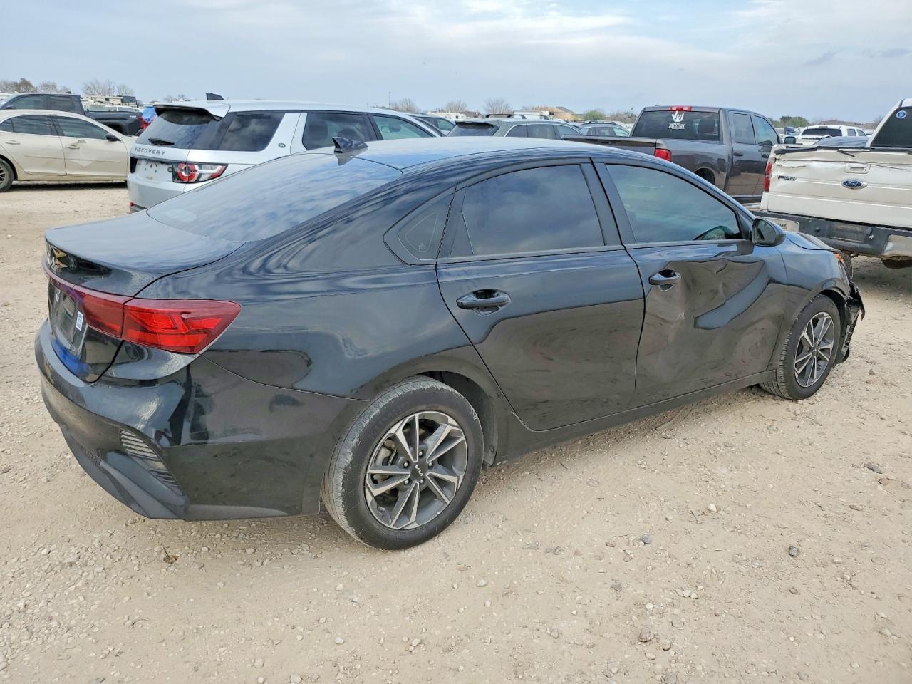 2024 Kia Forte Lx - Фото 3