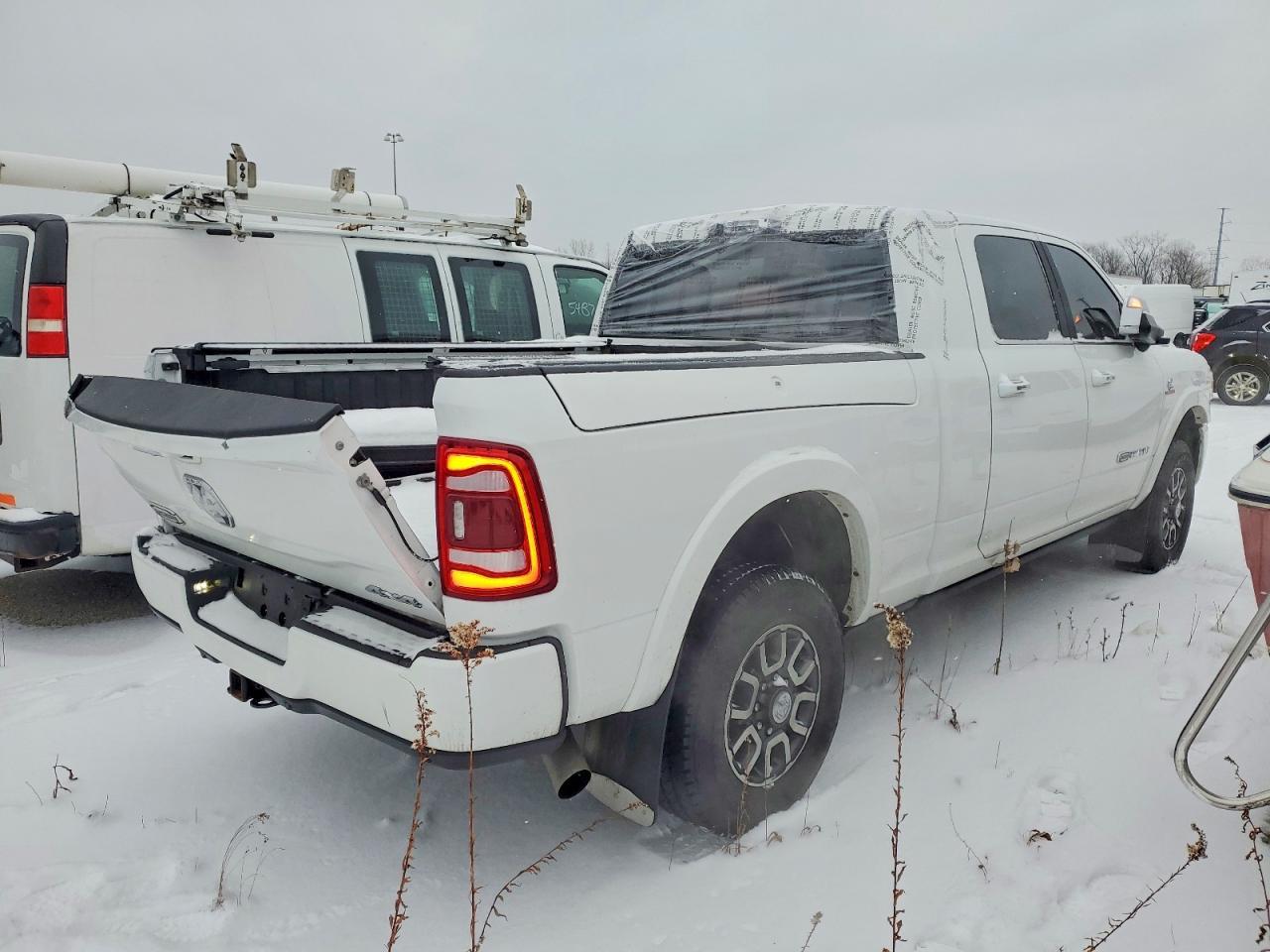 2021 Ram 3500 Longhorn Mega C - Фото 3