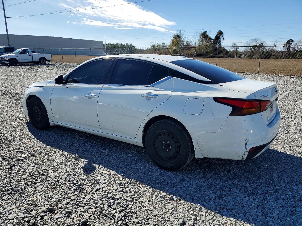 2019 Nissan Altima S - Фото 2