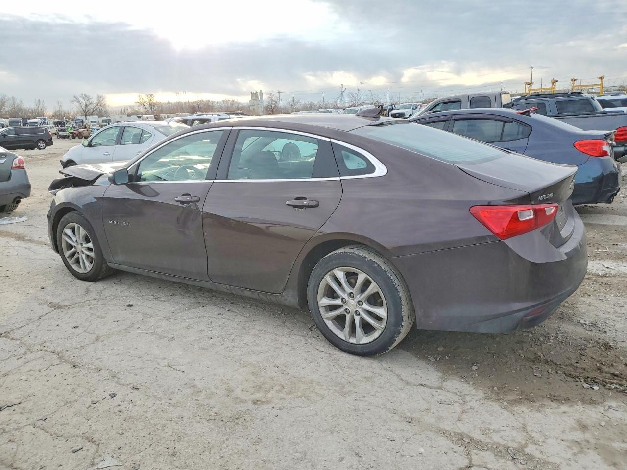 2016 Chevrolet Malibu Lt - Фото 2