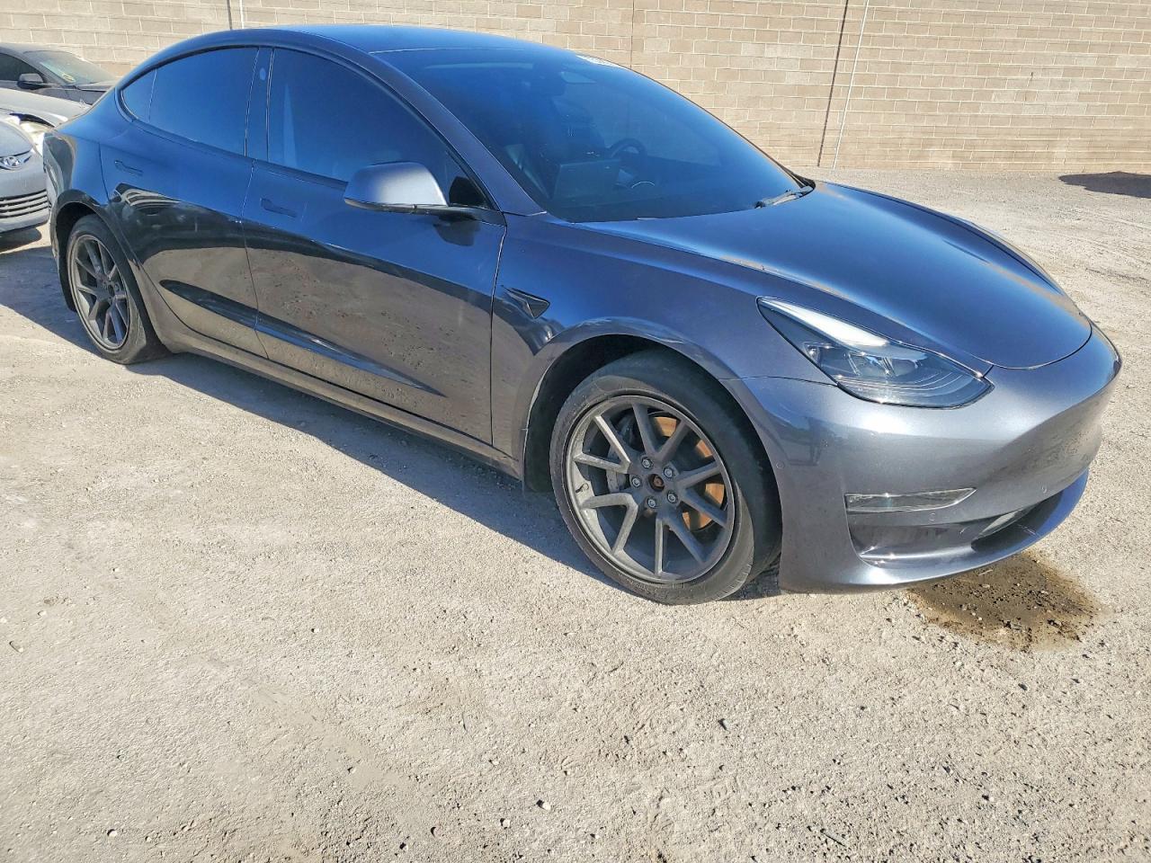 2022 Tesla Model 3 - Фото 4