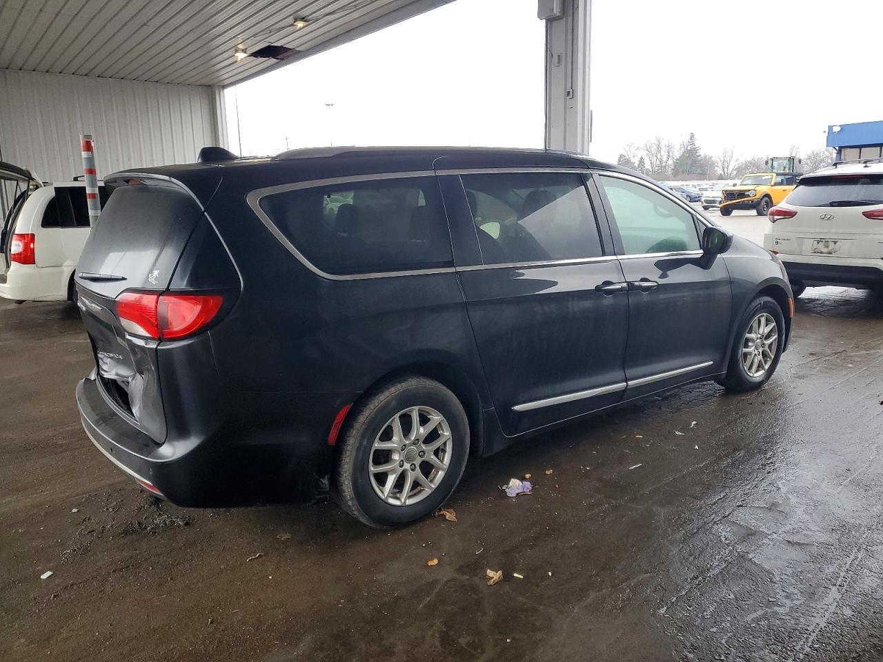 2020 Chrysler Pacifica Touring L - Image 3