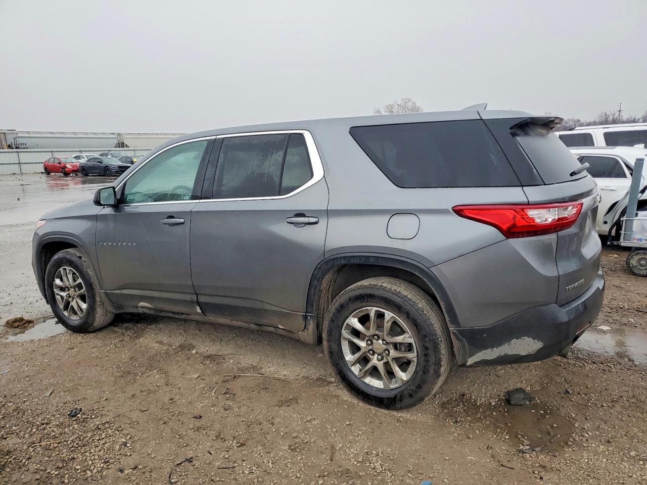 2019 Chevrolet Traverse Ls - Image 2