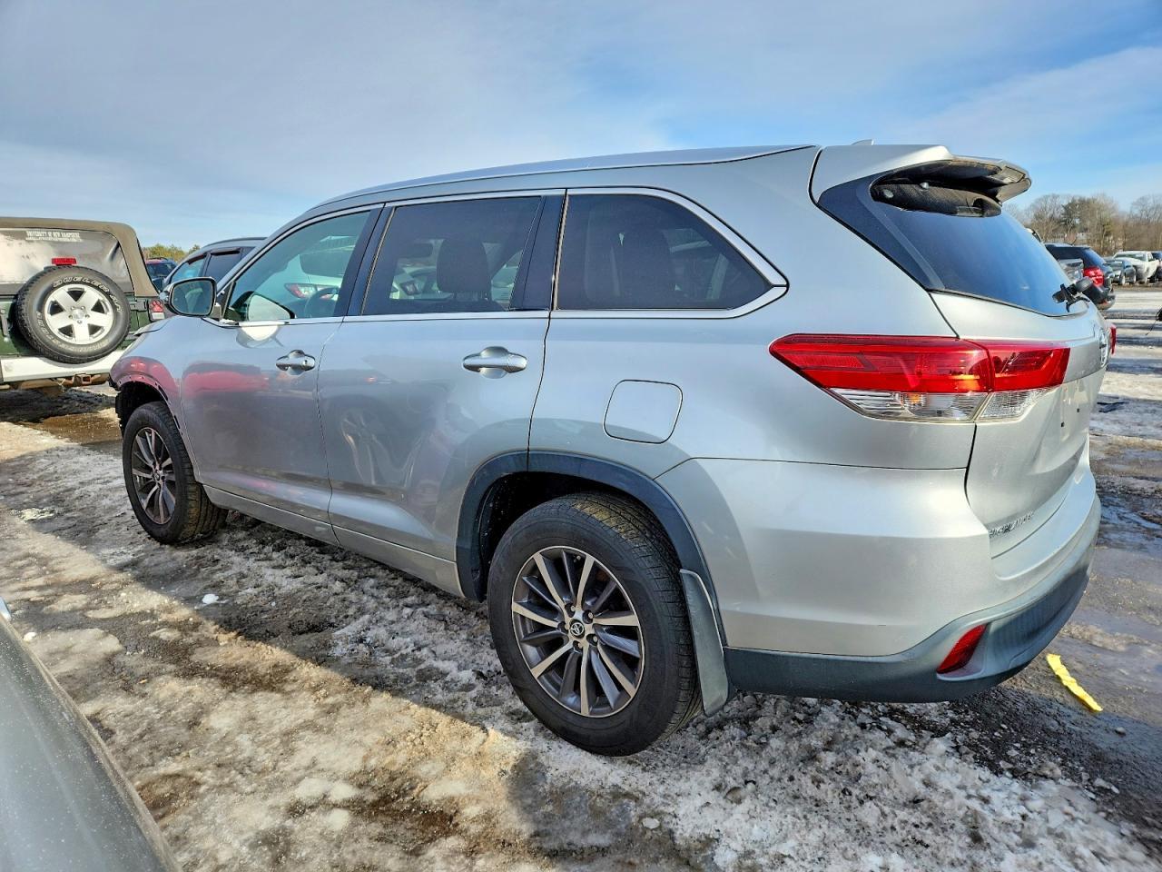 2017 Toyota Highlander Xle - Image 2