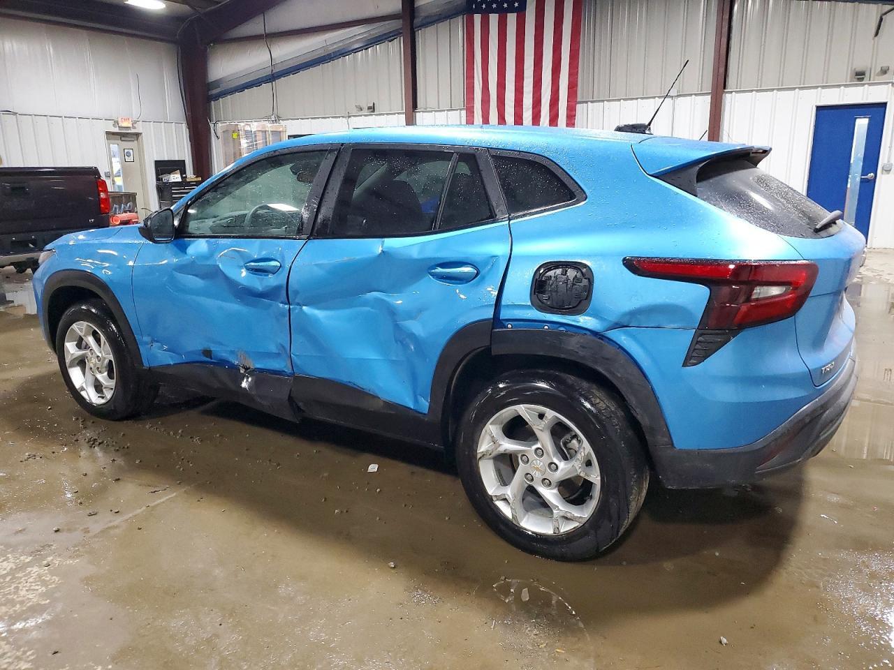 2025 Chevrolet Trax Ls - Фото 2