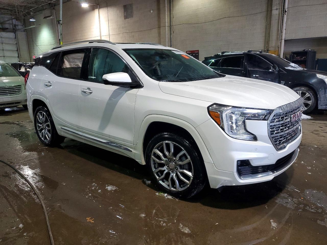 2024 GMC Terrain Denali - Image 4
