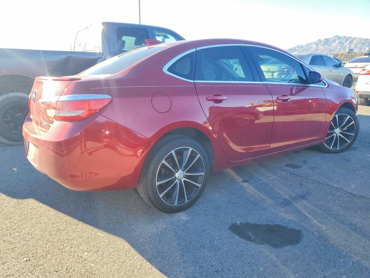 2016 Buick Verano Sport Touring - Фото 3