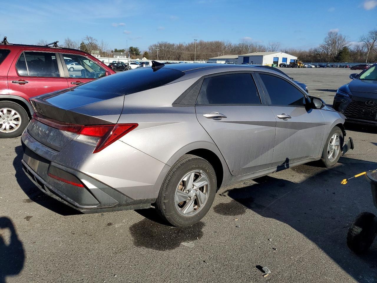 2024 Hyundai Elantra Se - Фото 3
