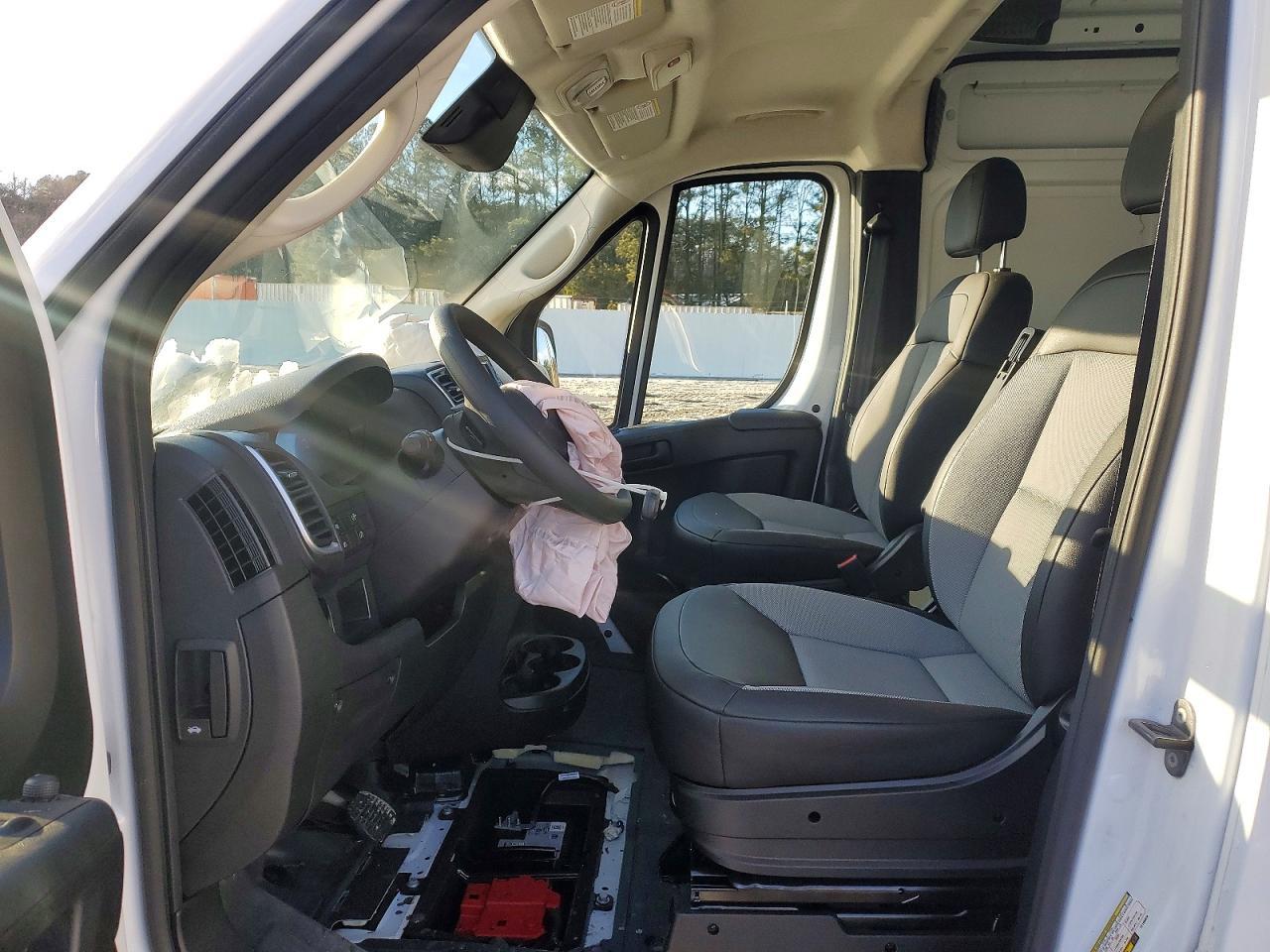 2026 Ram Pro Master Van - Фото 7