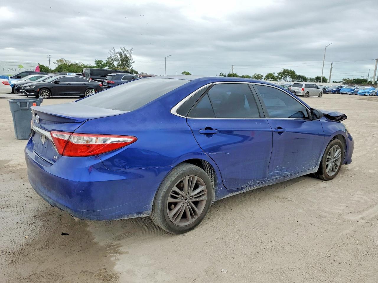 2015 Toyota Camry Le - Фото 3