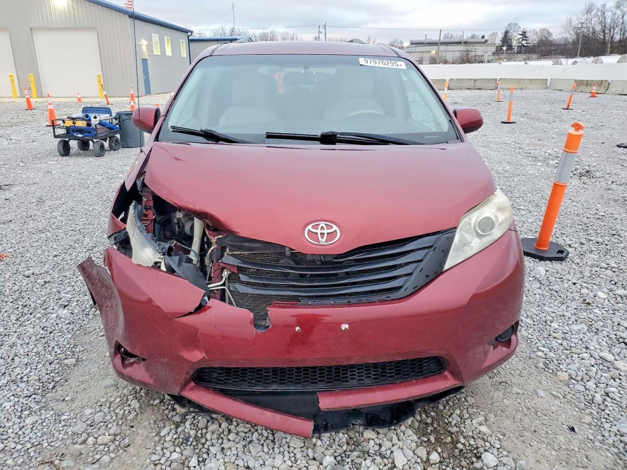 2011 Toyota Sienna Le - Фото 5