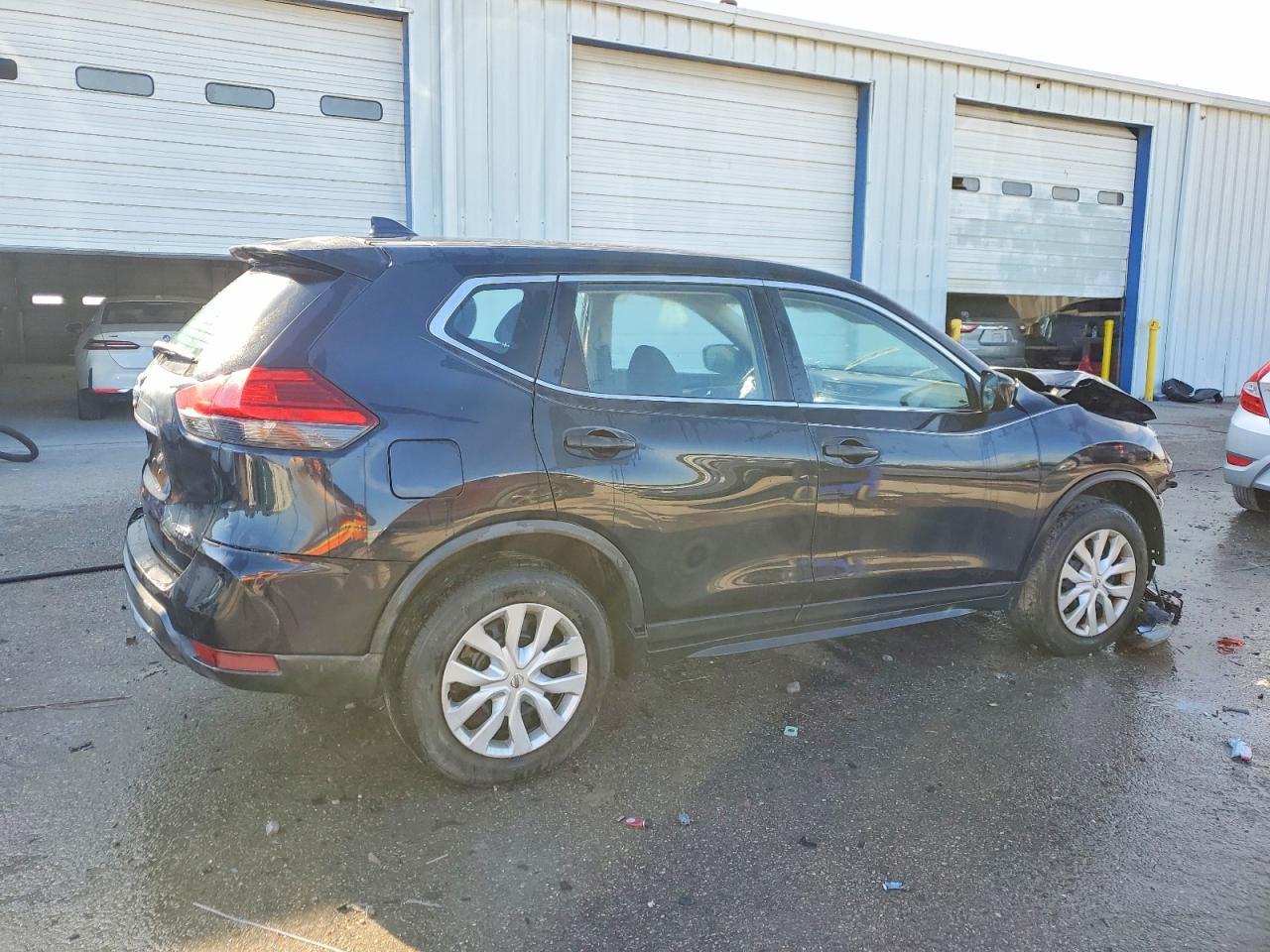 2017 Nissan Rogue S - Фото 3