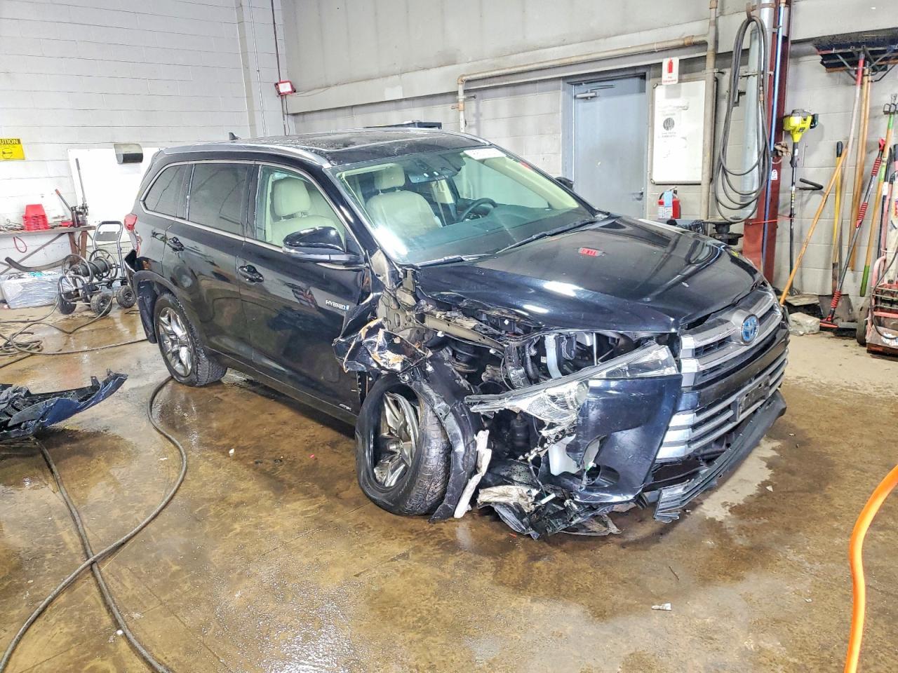 2019 Toyota Highlander Hybrid Limited Platinum - Фото 4