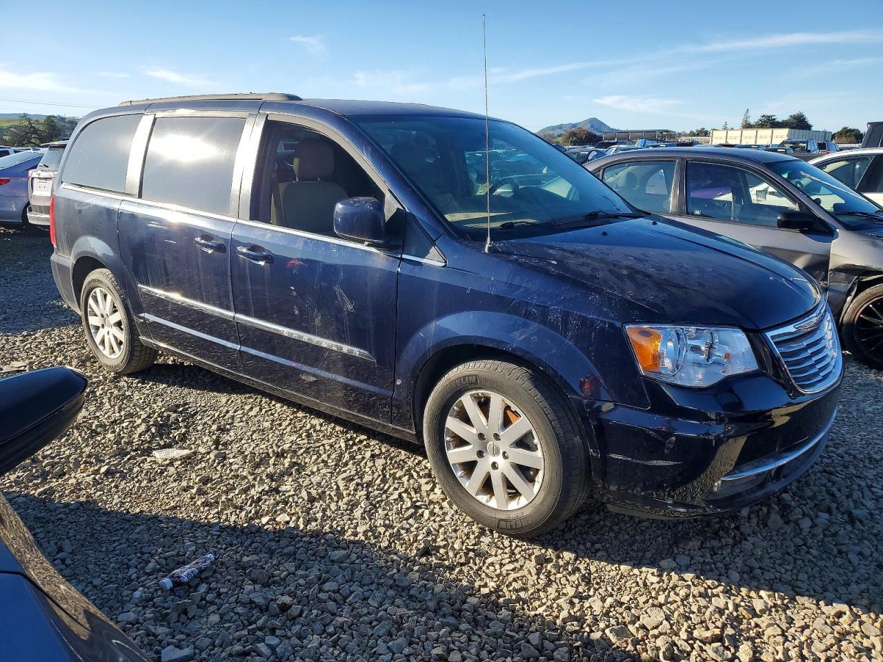 2016 Chrysler Town & Country Touring - Image 4