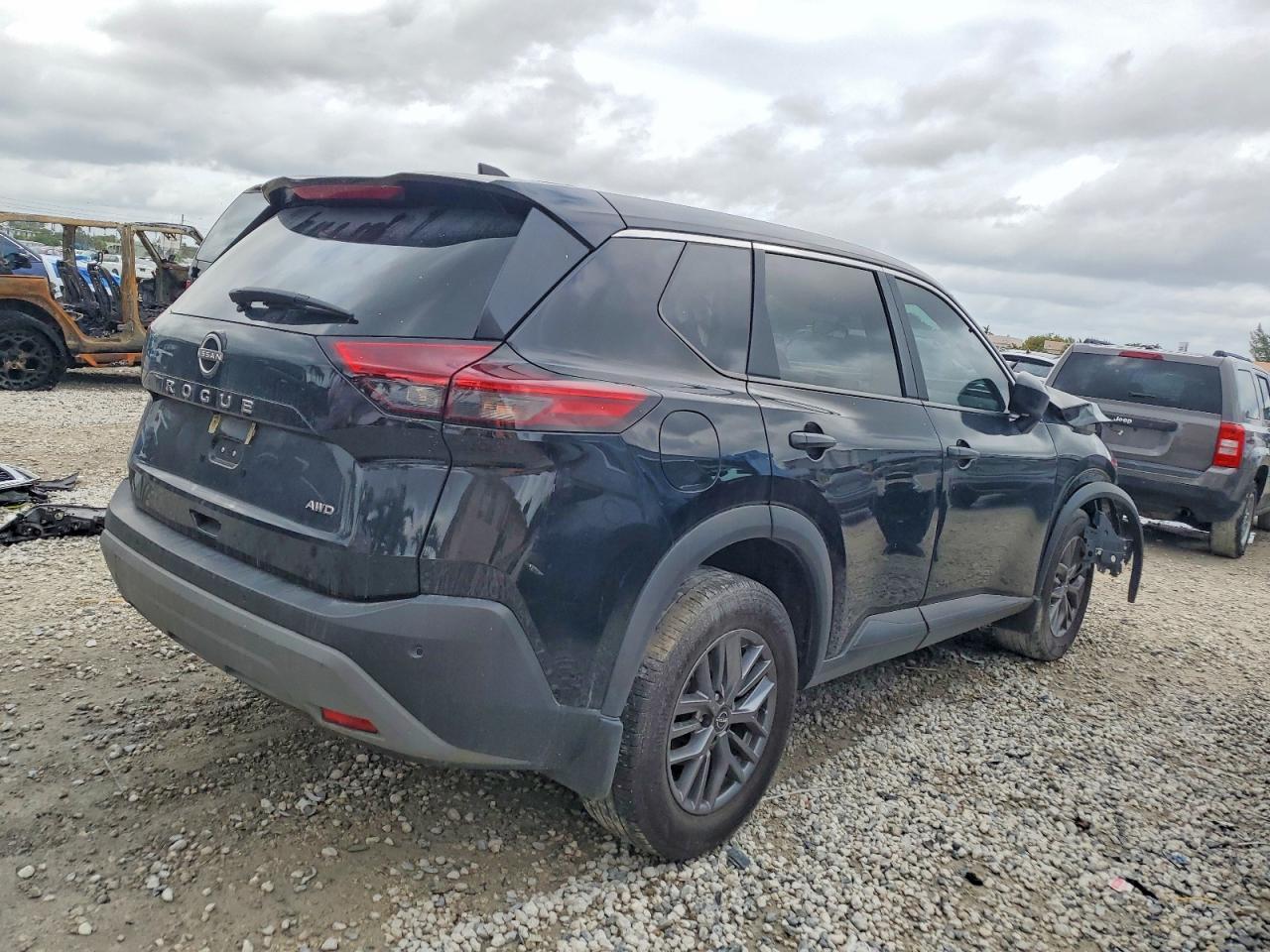 2023 Nissan Rogue S - Image 3