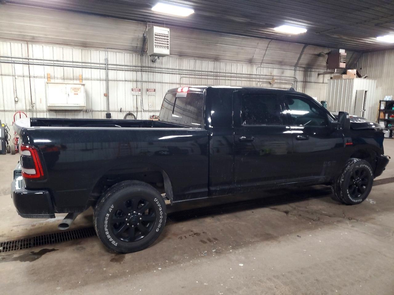 2024 Ram 3500 Laramie - Фото 3
