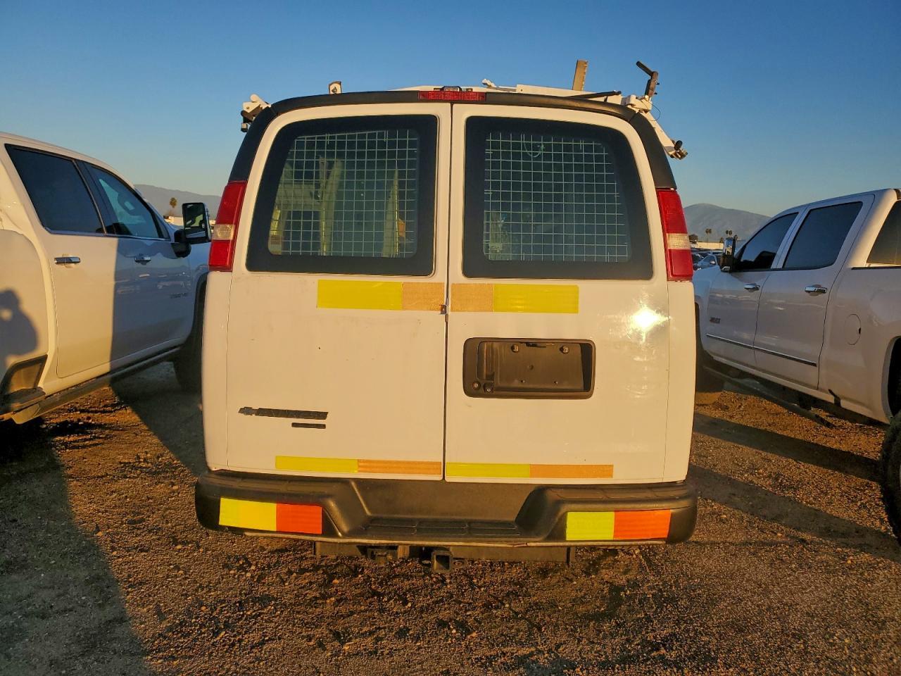 2015 Chevrolet Express G2500 - Image 6