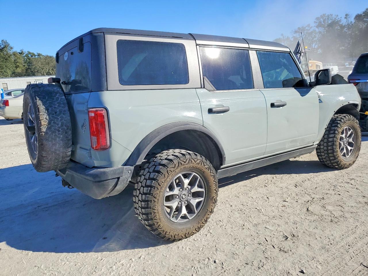 2023 Ford Bronco Base - Фото 3