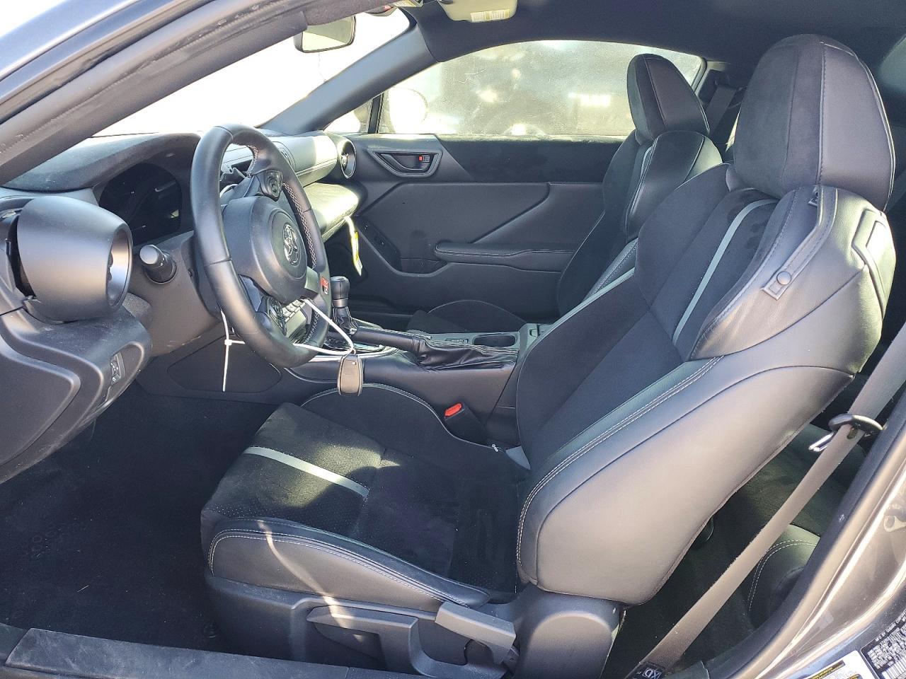 2024 Toyota Gr 86 Premium - Image 7