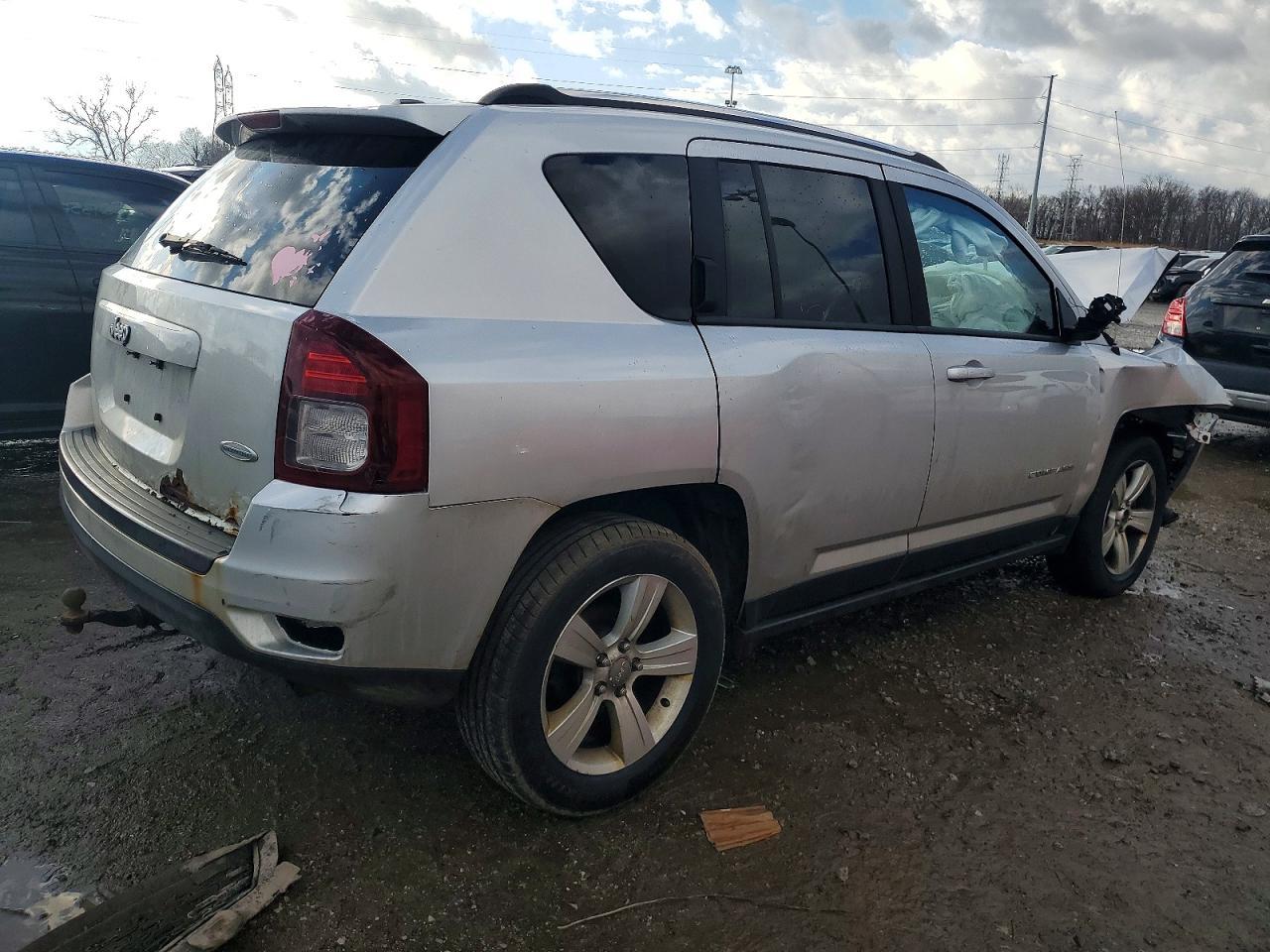 2014 Jeep Compass Latitude - Image 3