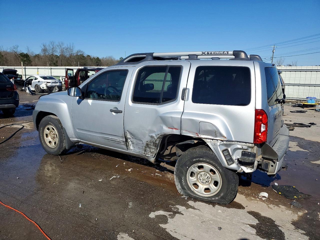 2011 Nissan Xterra Off Road - Фото 2
