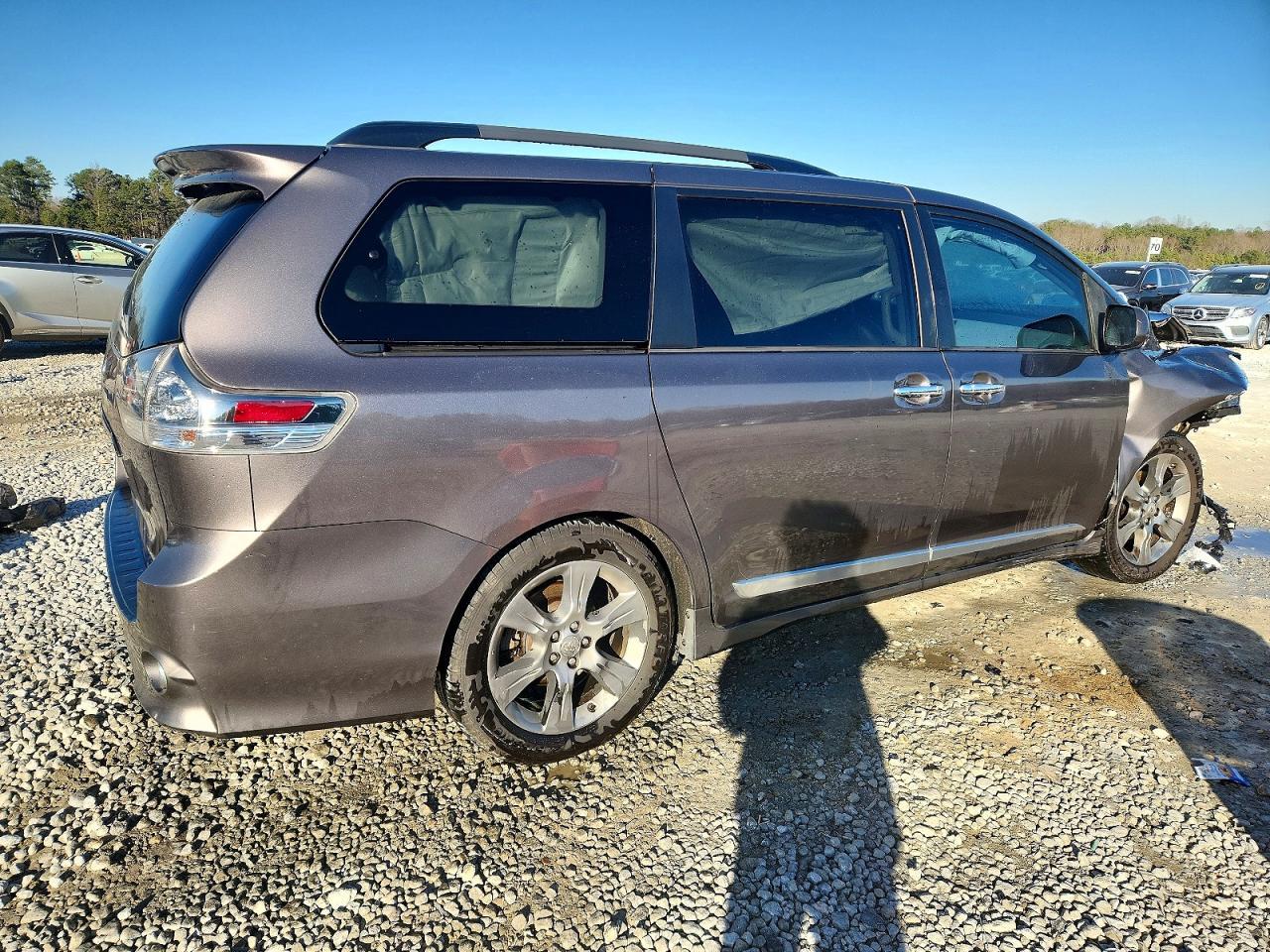2013 Toyota Sienna Sport - Фото 3