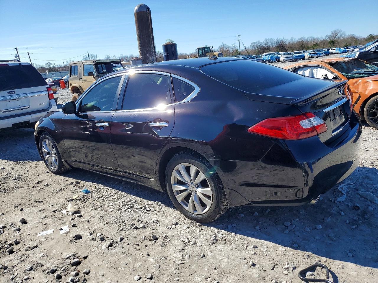 2011 Infiniti M37 X - Image 2
