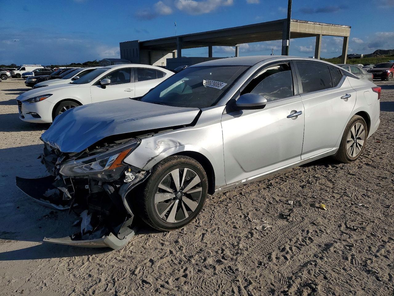 2022 Nissan Altima Sv