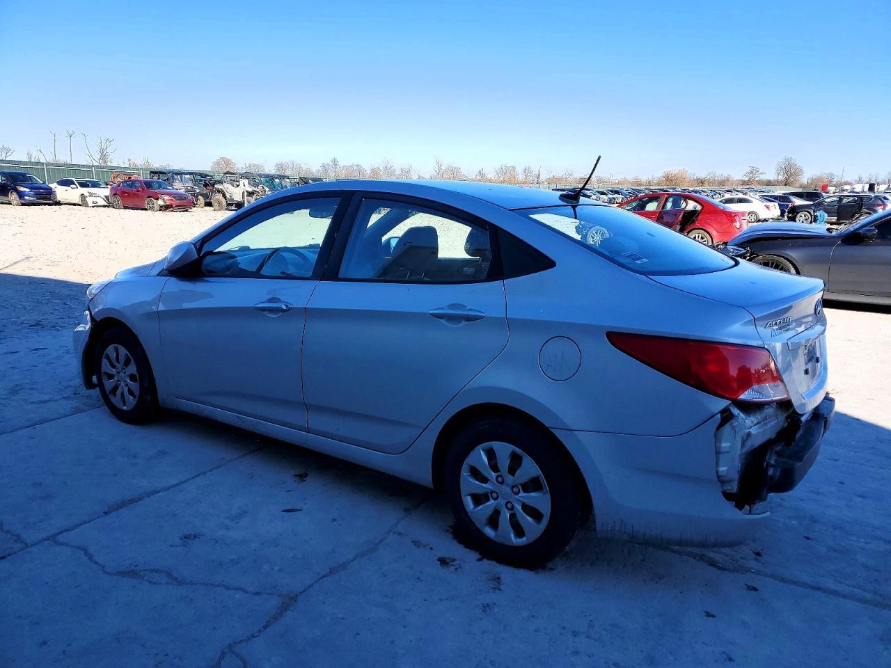 2017 Hyundai Accent Se - Фото 2