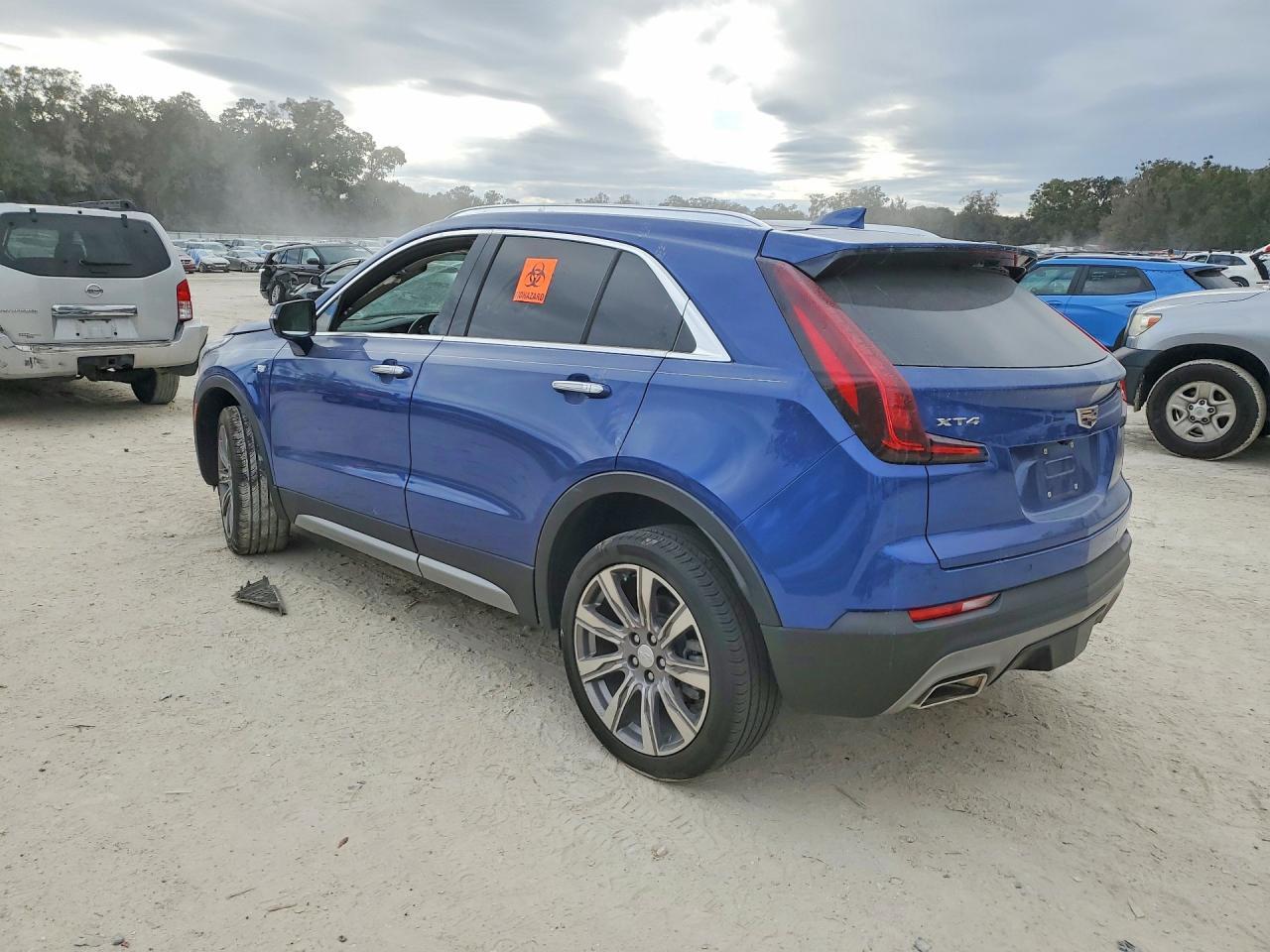 2022 Cadillac Xt4 Premium Luxury - Image 2