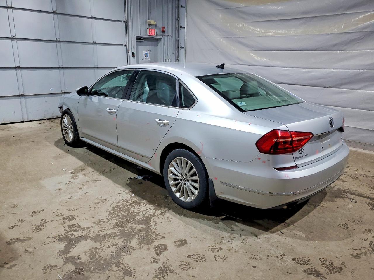 2016 Volkswagen Passat Se - Image 2