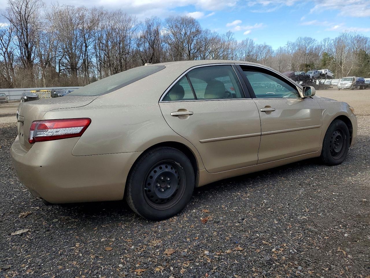 2011 Toyota Camry - Фото 3