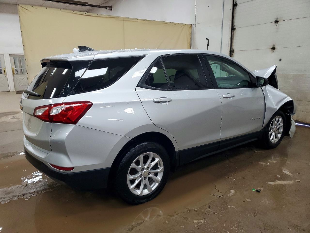 2019 Chevrolet Equinox Ls - Image 3